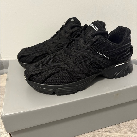 Balenciaga - Picture 2 of 3